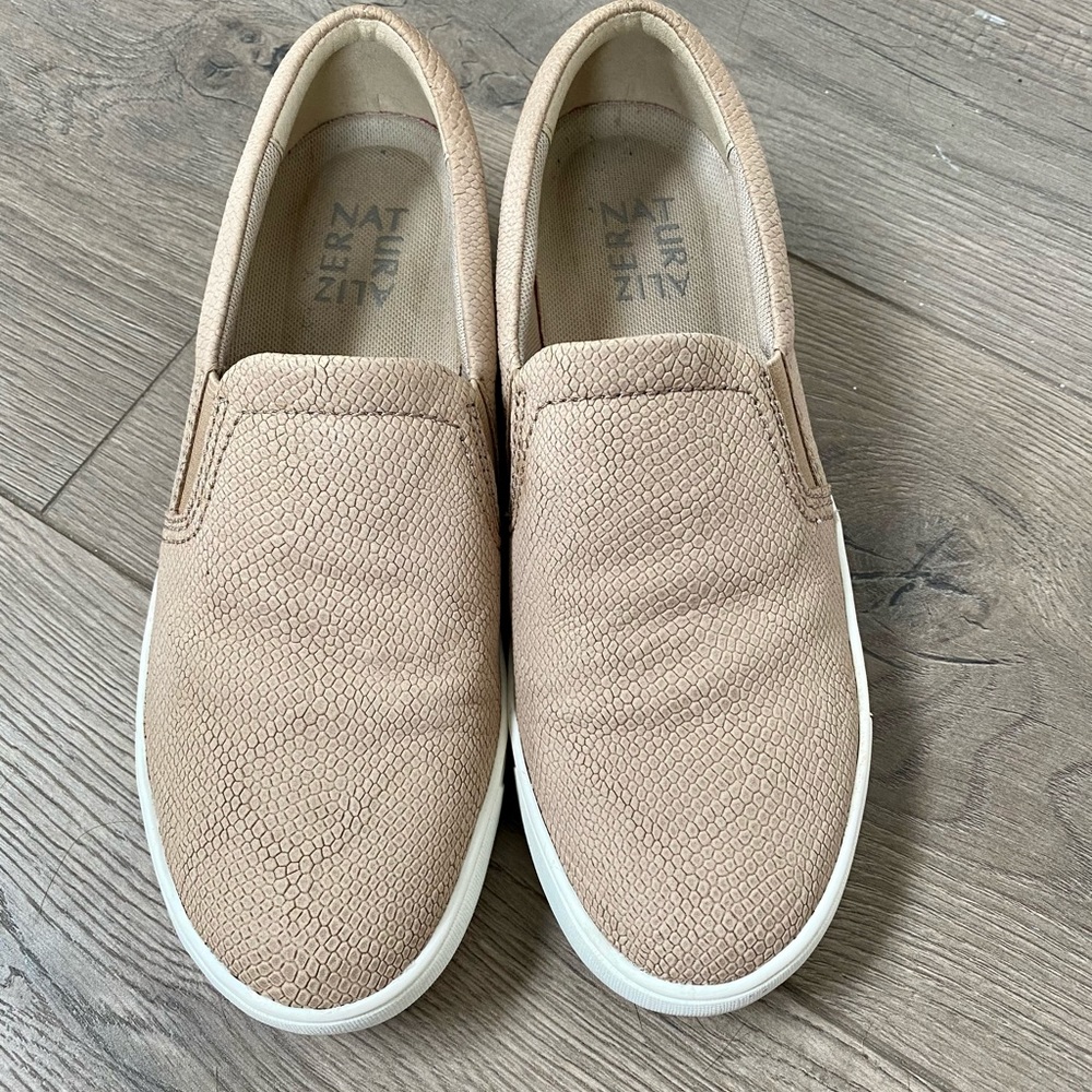 Naturalizer marianna slip on sneaker sz 7